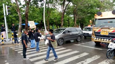 Ikatan Pelajar Mahasiswa Lamahala (IPMAL) melakukan aksi kemanusian untuk membantu korban erupsi letusan gunung berapi Lewotobi