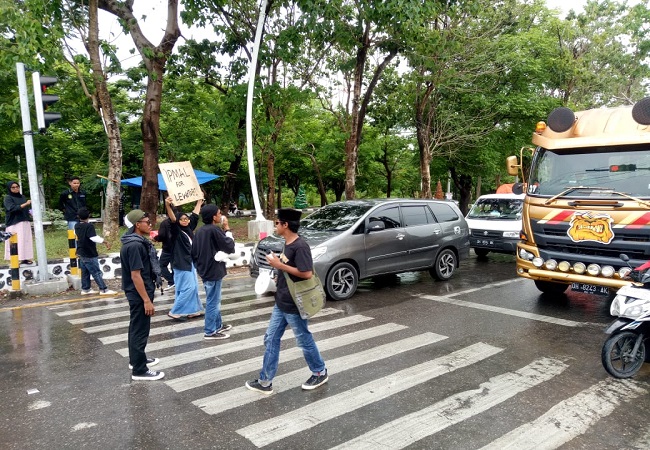 Ikatan Pelajar Mahasiswa Lamahala (IPMAL) melakukan aksi kemanusian untuk membantu korban erupsi letusan gunung berapi Lewotobi