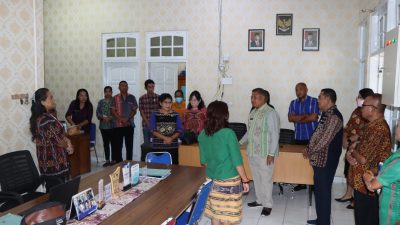 Sidak Sejumlah Dinas Pj. Wali Kota Kupang Minta ASN Siap Hadapi Tantangan Kerja 2024