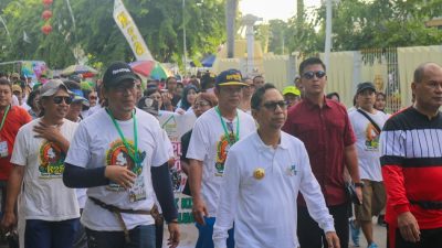 Pj Gubernur NTT Ikuti Jalan Sehat dan Kampanye Pemilu Damai Bersama Kontak Kerukunan Sosial (K2s) Keluarga Jawa di NTT dan Forum Pembauran Kebangsaan (FKP) NTT