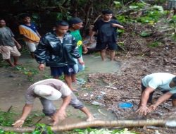 Antisipasi Luapan Banjir Warga Bello Bersihkan Gorong-Gorong Jembatan