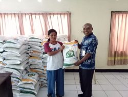 Pemerintah Kota Kupang Salurkan Bantuan Pangan ke Warga Oesapa