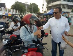 Roy O. Bulan Bagi Takjil Gratis di Bonipoi Kupang, Antusiasme Masyarakat Tinggi