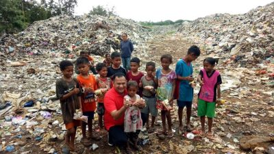 Roy O. Bulan Bagikan Makan Siang dan Dorong Kesehatan di TPA Alak