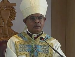 Mgr. Hironimus Pakaenoni Sampaikan Pesan Kebijaksanaan dalam Misa Pontifikal