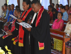 Hadiri Kebaktian Pengutusan dan Perhadapan Pendeta di Desa Oh’aem, Pj.Bupati Alexon Lumba Inginkan Pemerintah dan Gereja Terus Bersinergi