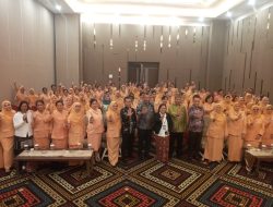 Ny. Teti Herawati Aminuddin Aziz Kukuhkan Pengurus DWP UPT Kemendikbudristek Wilayah NTT
