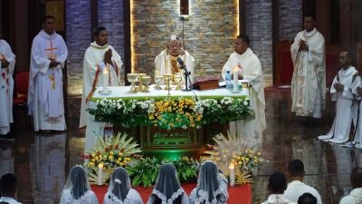 Pimpin Perayaan Ekaristi DYD KAK 2024, Uskup Agung Kupang Harap OMK Semakin Dekat dengan Yesus