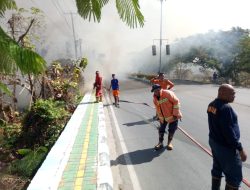Damkar Kota Kupang Berhasil Mencegah Kebakaran di Jalan RA Kartini