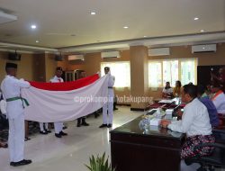 Pj. Wali Kota Hadiri Acara Lipat Duplikat Bendera Merah Putih Jelang HUT RI ke-79