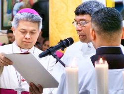 Ibadat Vesper Agung, Uskup Agung Ende Mengucapkan Janji Kesetiaan dan Iman