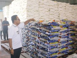 Kunjungi Gudang Bulog dan PT.Charoen Pokphan, PJ.Bupati Cek Stok Pangan Dan Harga Untuk Pengendalian Inflasi