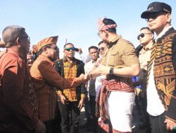 Menteri ATR/BPN Agus Harimurti  Yudhoyono Serahkan Sertipikat  Redistribusi Tora Bagi Warga Eks Timor Timur di Kabupaten Kupang