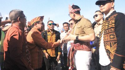 Menteri ATR/BPN Agus Harimurti  Yudhoyono Serahkan Sertipikat  Redistribusi Tora Bagi Warga Eks Timor Timur di Kabupaten Kupang