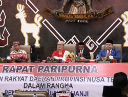 Pelantikan Pimpinan DPRD NTT: Andriko Susanto Hadir