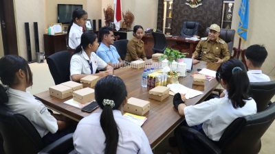 Pj. Wali Kota Kupang Motivasi Siswa SMP Negeri 8 dalam Wawancara Edukatif