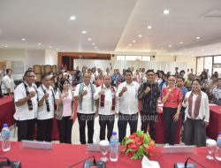 Asisten III Buka Lomba Pidato Bahasa Inggris Tingkat SMP di Kota Kupang