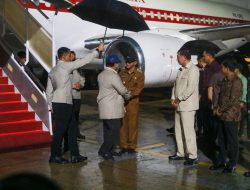 Pj. Gubernur NTT Andriko Susanto Jemput Kedatangan Presiden Prabowo di Bandara El Tari Kupang