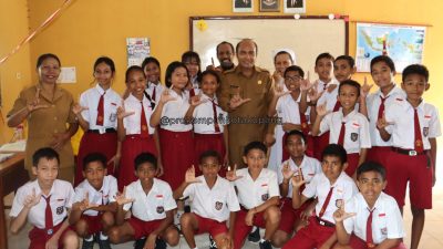 Kunjungi SDK & SMPK St. Familia, Pj. Wali Kota Sampaikan Tiga Kunci Sukses dalam Hidup