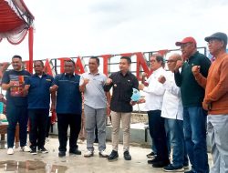 Penyerahan Tong Sampah Warnai Gerakan Bersih di Kota Kupang