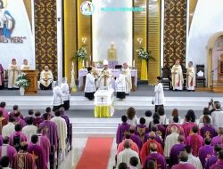 Misa Penguburan Uskup Agung Emeritus Mgr. Petrus Turang Berlangsung Khidmat di Katedral Kupang