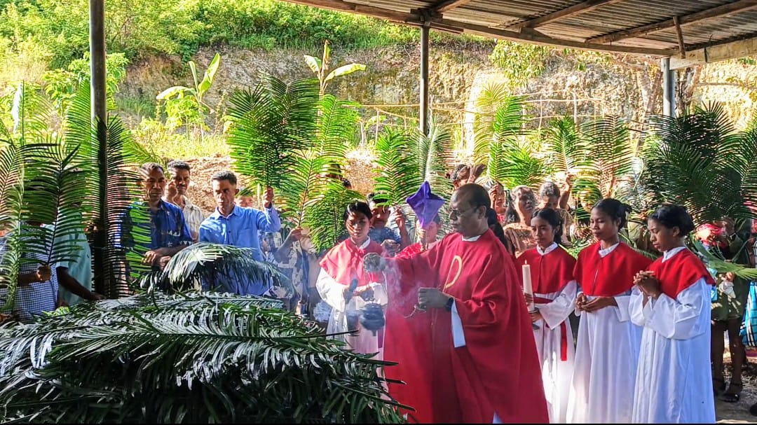 Hari Minggu Palma di Stasi Fialaran,Paroki Lahurus.