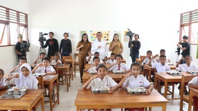 Gubernur Melki Laka Lena Tinjau Pelaksanaan MBG di SD Inpres Noelbaki
