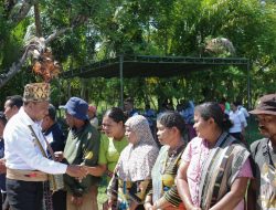 Wagub NTT Serahan Bantuan Pertanian dan Tanam Padi Bersama di Desa Pailelang Kabupaten Alor