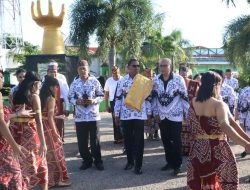 Wagub Johni Asadoma Pimpin Upacara Hardiknas 2025 di UPG 1945 NTT