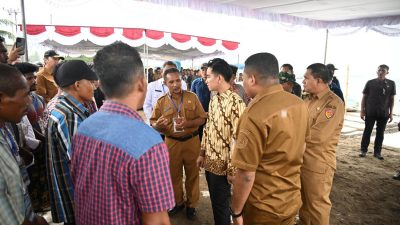 Kunjungi Nelayan di Kawasan Ekonomi Perikanan Bebeng, Wapres Didampingi Gubernur NTT Berikan Bantuan Alat Tangkap Ikan dan Fullbox