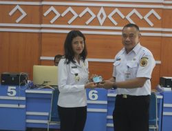 Wakil Bupati Kupang Berkunjung ke Dinas Kependudukan dan Pencatatan Sipil  Kab. Kupang, Perbarui Foto KTP dan Pantau Upaya Peningkatan Kinerja