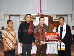 Dukung Rumah Ibadah, Wali Kota Serahkan Bantuan ke GMIT Silo Naikoten 1