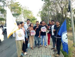 Gerakan Peduli Lewotobi Warnai Simpang Lampu Lalu Lintas