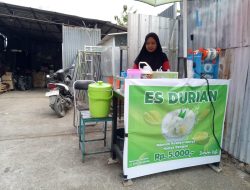 Es Durian Sanjaya Ramaikan Lampu Merah Kota Kupang