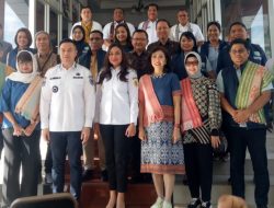 Perbanas Serahkan 50 Tempat Sampah untuk Dukung Pengelolaan Lingkungan di Kota Kupang