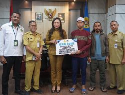 Wakil Wali Kota Serahakan Hadiah Umrah Kepada Ridho Uzang, Hafizh Terbaik Perwakilan Kota Kupang