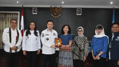 Pemkot Terima Bantuan CSR Kontainer Sampah dari Perbanas untuk Penguatan Sistem Pengelolaan Sampah