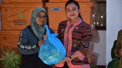 Dukung Ekonomi Rakyat, Wakil Wali Kota Salurkan 1.400 Paket Sembako dan 73 Cool Box