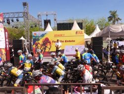 Etape Perdana Tour De EnTeTe Resmi Dimulai, Gubernur Melki Laka Lena: Ini Sejarah Baru di NTT