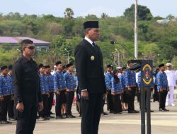 Peringati Hari Pahlawan, Wagub Johni Asadoma Pimpin Upacara Tabur Bunga