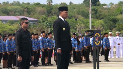Peringati Hari Pahlawan, Wagub Johni Asadoma Pimpin Upacara Tabur Bunga