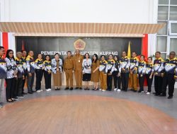 Bupati Kupang Buka Lomba Cerdas-Cermat dan Lomba Mengajar Antar Guru dalam Rangka HUT ke-80 PGRI dan Hari Guru Nasional 2025