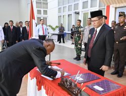 Lantik Dua Pejabat Eselon II, Bupati Kupang Tegaskan Pentingnya Kerja Tim
