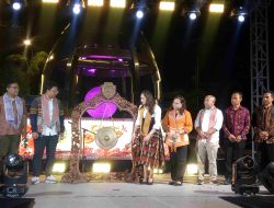 Serena Francis Ajak Warga Kota Kupang Bangga dengan Motif Tenun Sepe
