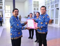 53 PNS Terima SK Kenaikan Pangkat Langsung dari Bupati Kupang