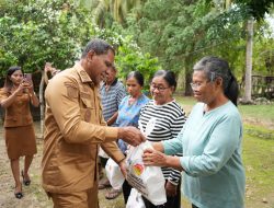 Wagub NTT Tinjau Mulut Seribu, SPPG Ofalangga, dan Salurkan Bantuan Sosial di Kecamatan Rote Tengah