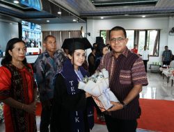 Hadiri Wisuda STIKES Maranatha Kupang, Gubernur Melki Laka Lena Dorong Nakes Kembangkan Keahlian dan Profesionalisme