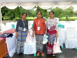 SERUNI Bagikan 1.700 Kacamata untuk Lansia di Kota Kupang