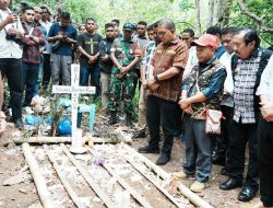 Kunjungi Jerebuu, Gubernur NTT Sampaikan Empati kepada Keluarga YBR