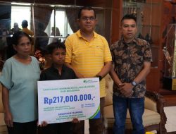 Santunan Program Jaminan Sosial bagi 100.000 Pekerja Rentan di NTT Jadi Harapan dan Semangat Sarlince Kolianan